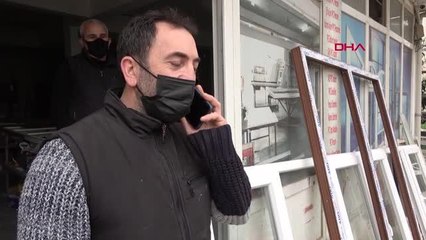 ORGANİZE OLAN MAHALLELİLER KAVGA İHBARINA GELEN POLİSLERİ GÜLLER VE ALKIŞLARLA KARŞILADI