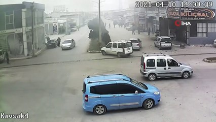 Sanayi sitesinde çıkan yangında panik anları güvenlik kamerasında