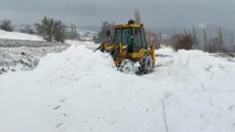 Kar nedeniyle yolu kapanan köydeki diyaliz hastası kurtarıldı