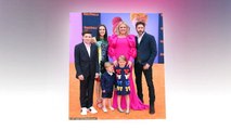 Blake Shelton_s misleading action for Kelly Clarkson (Hugs) - Advise her to spend time with the kids