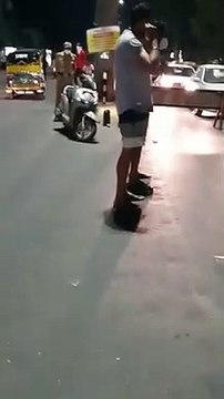 टोटल लॉकडाउन को हलके में ले रहें शहरवासी, पुलिस ने बेवजह घूमने वालों से लगवाए उठक-बैठक