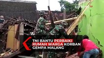 Potret TNI Bantu Bersihkan Rumah Warga Korban Gempa Malang