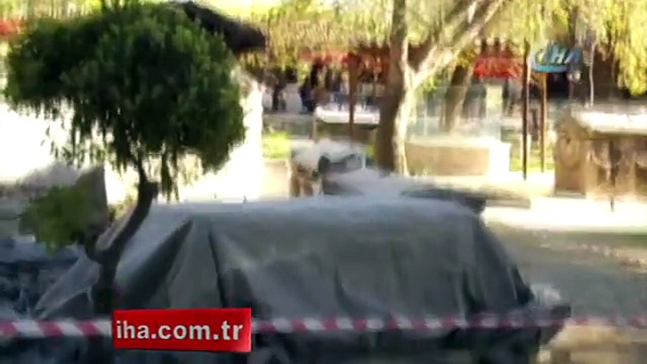 Tarlasında 2 bin yıllık lahit buldu