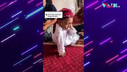 Kocak! Bocah Sujud Lama Ternyata Ketiduran