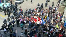 Protestas contra las restricciones terminan en enfrentamientos y detenciones en países europeos