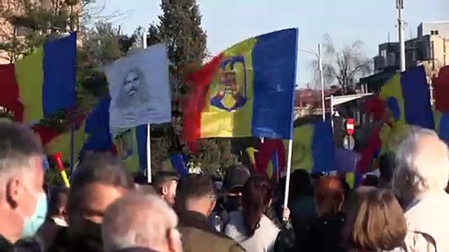 Противники карантина выходят на новые акции протеста в Европе