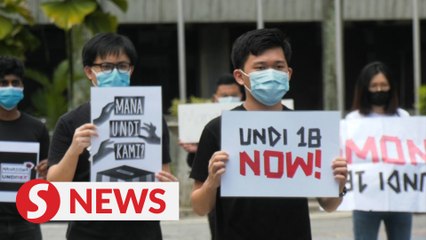 Student groups hold silent protest over Undi18 delay