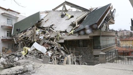 Bakan Kurum: 155 bağımsız bölüm risk altında