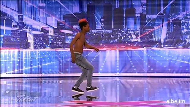 Men Whitout Hats - Safety Dance Remix - Robot Dance Vs. Break Dance