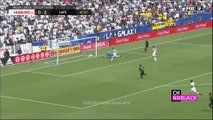 Zlatan İbrahimoviç ABD'deki ilk maçında yılın golünü attı!