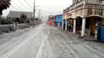 Éruption volcanique : l'île de Saint-Vincent sous une épaisse couche de cendres