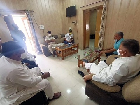 प्रदेश के पहले अपना कोविड केयर सेंटर में जनसहयोग से जुटेगी व्यवस्थाए