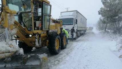Bahar ortasında karda mahsur kaldırlar