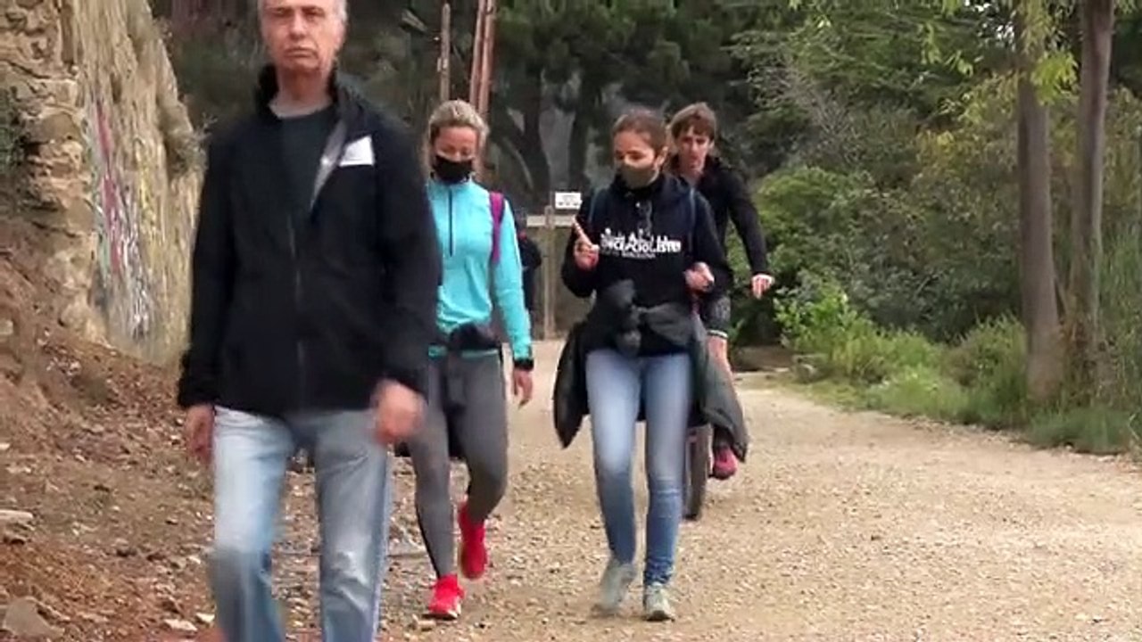 Els barcelonins tornen a envair la carretera de les Aigües pel nou confinament comarcal