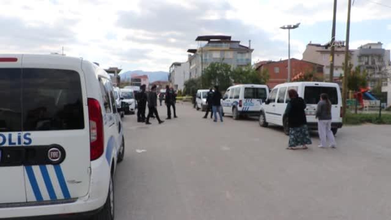 Parkta rastgele ateş açan saldırganın önüne çocuklar zarar görmesin diye geçen vatandaş yaralandı