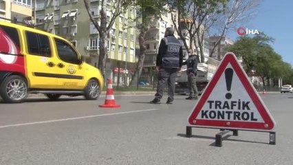 Polis noktasında erkek arkadaşına ceza yazıldığını düşünüp gözyaşlarını tutmadı