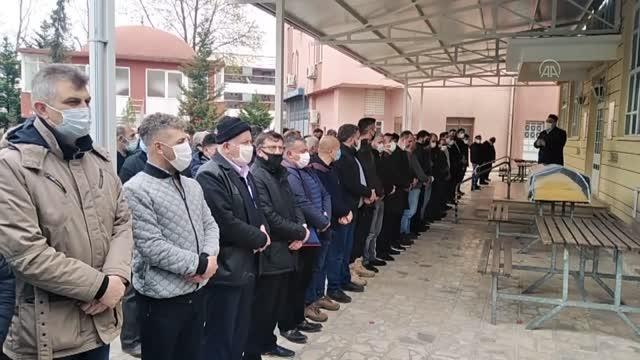 Otomobilin istinat duvarından düşmesi sonucu yaşamını yitiren hemşirenin cenazesi defnedildi