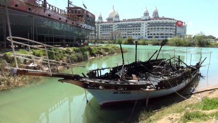 Manavgat’ta çekek yerindeki 2 tekne alev alev yandı