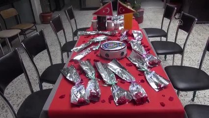 ŞANLIURFA - Kavga ihbarına gelen polislere sürpriz kutlama yapıldı