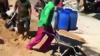 MIKE SONKO ON A "MJENGO" SITE HITTING WORK LIKE EVERYBODY ELSE,AFTER LEAVING THE POLITICAL SCENE