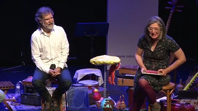 El president d’Òmnium Cultural, Jordi Cuixart, presenta amb l'il·lustrador Oriol Malet i la narradora Mon Mas el conte 'El polsim màgic'