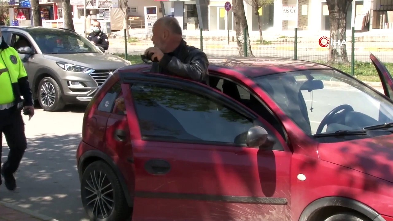 Polis Noktasında Erkek Arkadaşına Ceza Yazıldığını Düşünüp Gözyaşlarını Tutmadı