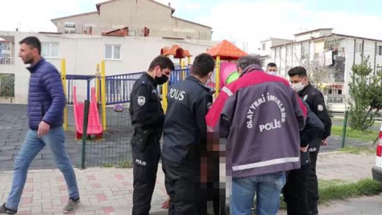 Parkta rastgele ateş açan saldırganın önüne çocuklar zarar görmesin diye geçen vatandaş yaralandı