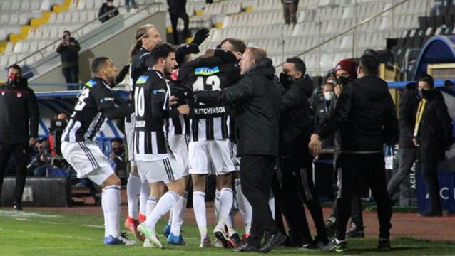 Kartal'dan şampiyonluk yolunda önemli 3 puan! Beşiktaş, deplasmanda Erzurumspor'u 4-2 mağlup etti.