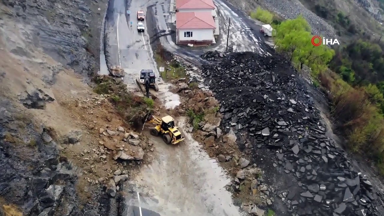 Zonguldak'ta Korkutan Heyelan, Ereğli İstikameti Ulaşıma Kapandı