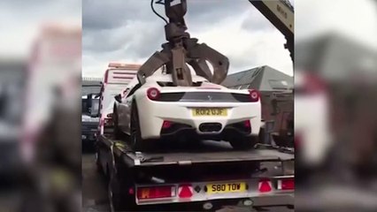 Vergi borcundan dolayı elinden alınan otomobilini delik deşik etti