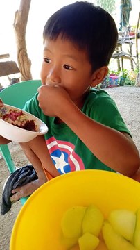 ang batang mahilig sa mangga