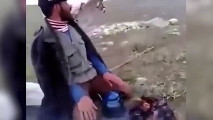 Eşekle konuşan adam sosyal medyayı salladı