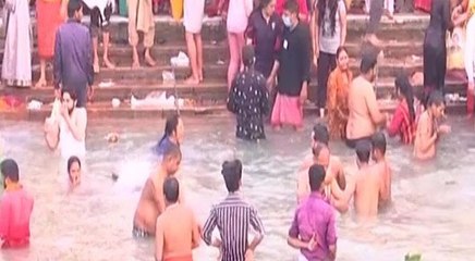 haridwar kumbh 2021:सभी 13 अखाड़ों का गंगा में शाही स्नान, श्रद्धालुओं ने हर की पौड़ी पर डुबकी लगाई