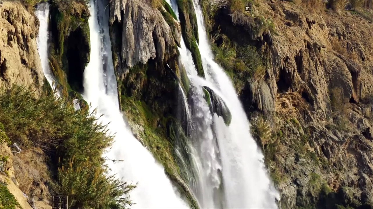 Beautiful waterfall 4k camra reazalt