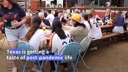 Houston bar patrons get a taste of post-pandemic life
