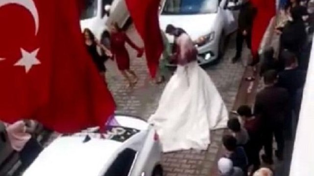 Corona virüse aldırış etmeden böyle halay çektiler