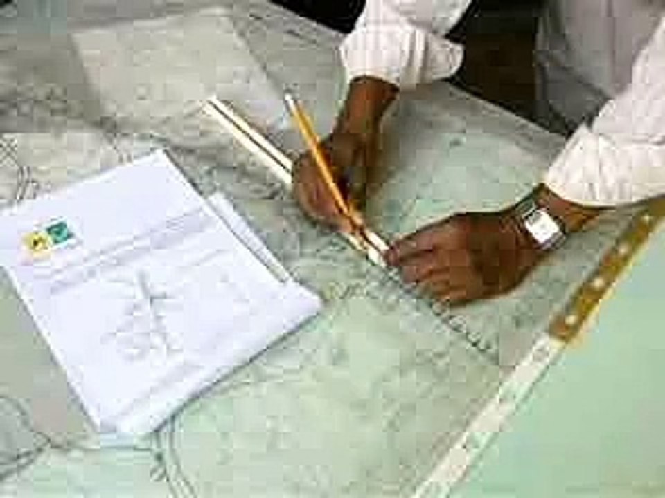 नगर पालिका ने मकान के दस्तावेजों के साथ तीन दिन में अपना जवाब देने के लिए सूचना पत्र जारी किए
