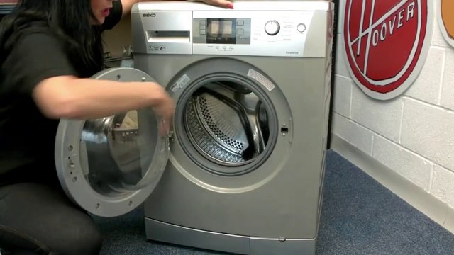 Leurs chaussettes et sous-vêtements disparaissent, ce qu'ils découvrent est incroyable