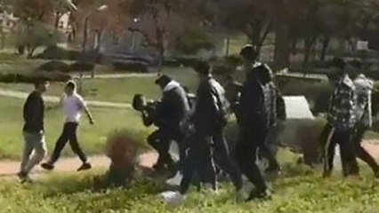 Kısıtlamada parkta toplanan gençler kavga etti