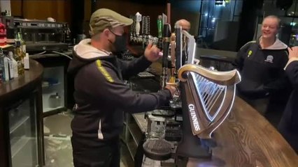 Los pubs ingleses vuelven a abrir sus puertas