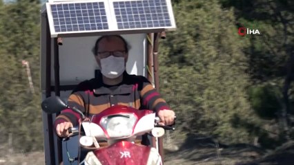 Sürekli aküsü bitip defalarca yolda kalınca, çözümü güneş enerjisi ile buldu