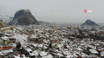Afyonkarahisar güne karla uyandı
