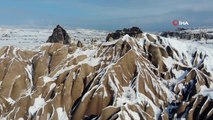 Beyaza bürünen Kapadokya’da kartpostallık görüntüler