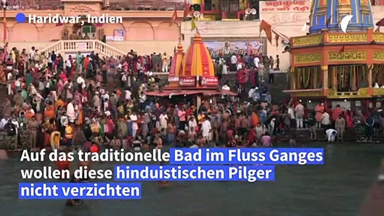 Massenbad im Ganges zum Kumbh-Mela-Fest