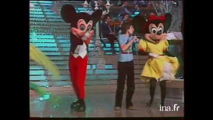Les Poppys interprètent "Mickey Mouse March" dans Musique and music (25/12/1977)