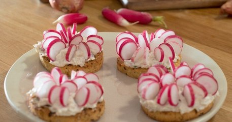 Transformez vos apéritifs avec ces mini tartelettes aux radis !