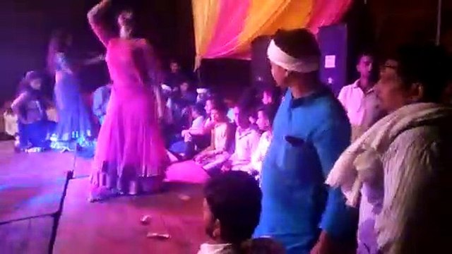 नाईट कर्फ्यू के बाद भी रात में हो रहा बार बालाओं का डांस
