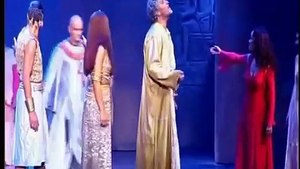 Daniel Lévi chante "L'envie d'aimer" dans le spectacle "Les Dix Commandements"