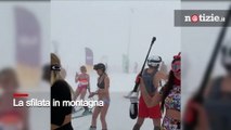 Russia, festival sulla neve: sciare in costume da bagno a zero gradi