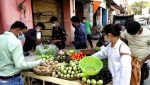 107 घंटे के टोटल लॉकडाउन के बाद खुली फल सब्जी किराना की दुकान